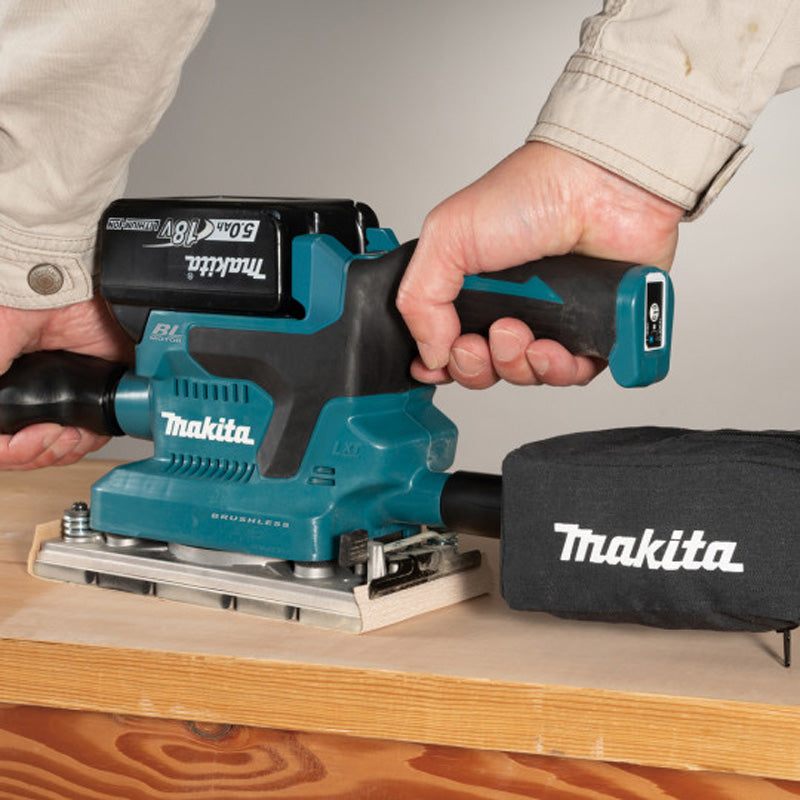 Ponceuse vibrante 2x5Ah 18V LXT ® MAKITA DBO382RTJ en MAKPAC